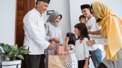 Jangan Sembarangan Menyentuh Anak Saat Lebaran, Dokter Ingatkan Risiko Penularan Penyakit