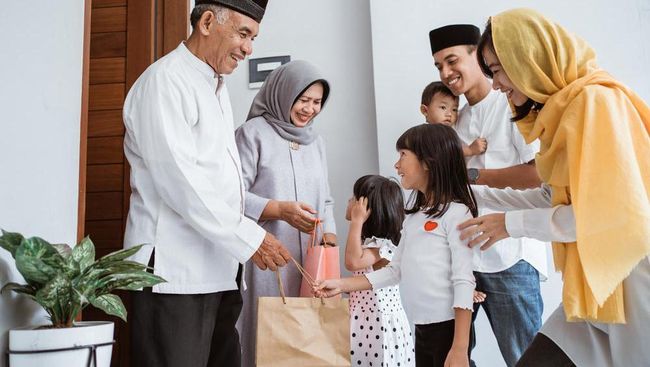 Jangan Sembarangan Menyentuh Anak Saat Lebaran, Dokter Ingatkan Risiko Penularan Penyakit