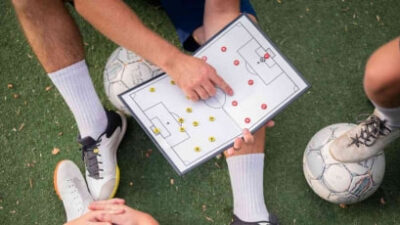 Tren Taktik Sepak Bola Modern 2026: Dari High Press ke Build-Up Play