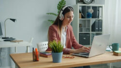 Rekomendasi Lagu Santai untuk Kerja Lebih Fokus Rekomendasi Lagu Santai untuk Kerja Lebih Fokus