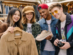 Fashion Vintage yang Kembali Populer di Kalangan Anak Muda